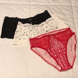 3 Victoria’s Secret panties ♡ hearts ♡ Lace, Sz S